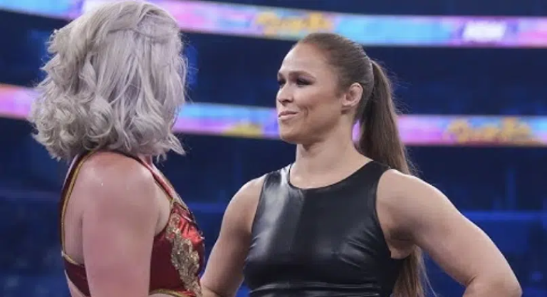 Rousey fait une apparition surprise à AEW