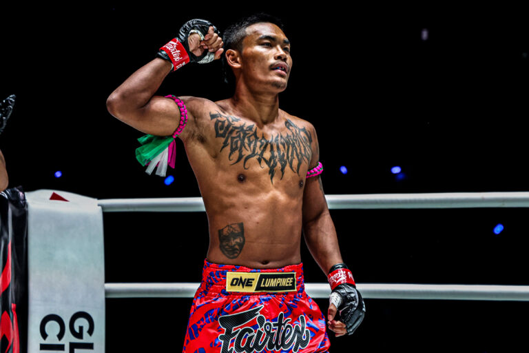 Résultat du ONE Friday Fights 149 Co-Main Event : Isannuea aplatit Khunpon avec un tir corporel pulvérisant