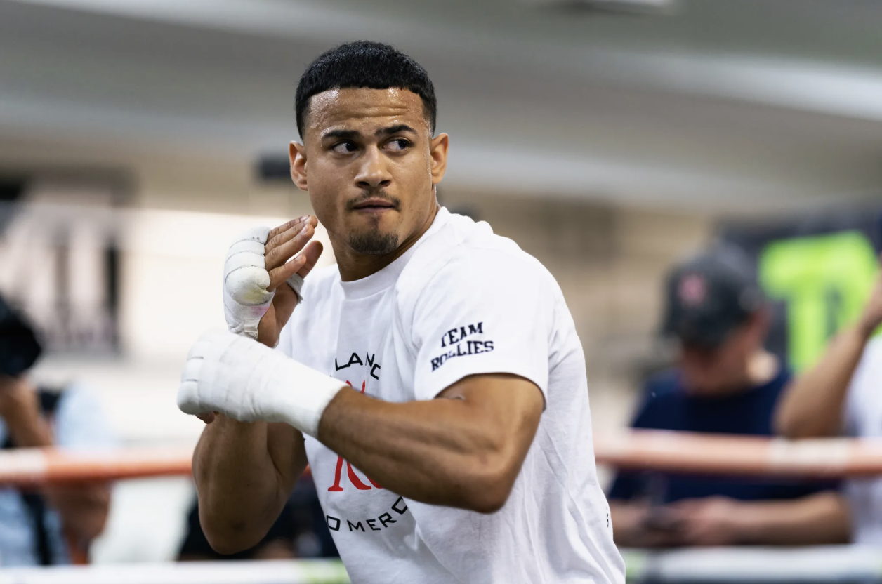 Romero tire sur Haney et Benn