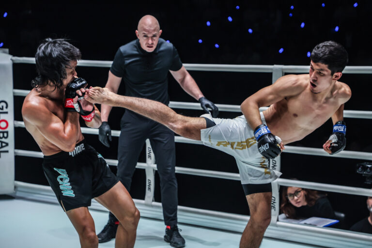 3 des armes les plus dangereuses d&rsquo;Avazbek Kholmirzaev contre Yuya Wakamatsu à ONE SAMURAI 1