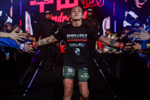 Itsuki Hirata Ritu Phogat UN SAMOURAÏ 1 2