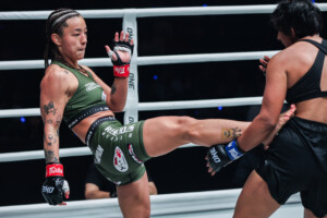 Itsuki Hirata Ritu Phogat UN SAMOURAÏ 1 12