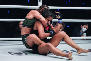 Itsuki Hirata Ritu Phogat UN SAMOURAÏ 1 15
