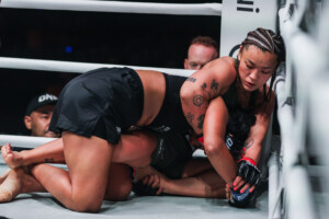 Itsuki Hirata Ritu Phogat UN SAMOURAÏ 1 13