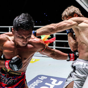 Résultat du ONE Friday Fights 156 Co-Main Event : Mongkoldetlek noie Tuktarov dans le corps à corps et profite d&rsquo;un retour gagnant