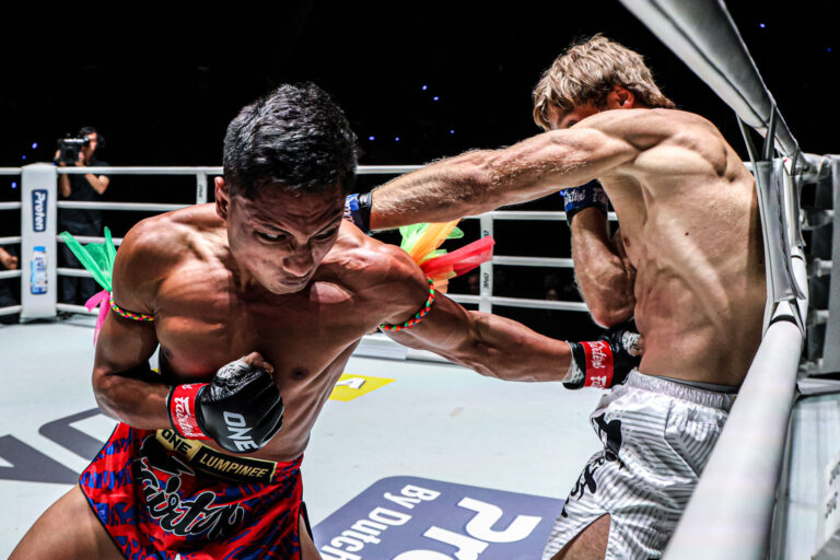 Résultat du ONE Friday Fights 156 Co-Main Event : Mongkoldetlek noie Tuktarov dans le corps à corps et profite d&rsquo;un retour gagnant