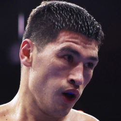 Bivol revient d&rsquo;une blessure avec une victoire dominante