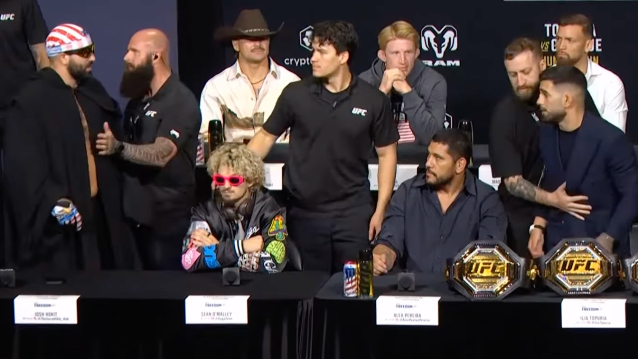 Échange houleux entre Ilia Topuria et Josh Hokit lors de la conférence de presse de l'UFC Freedom 250