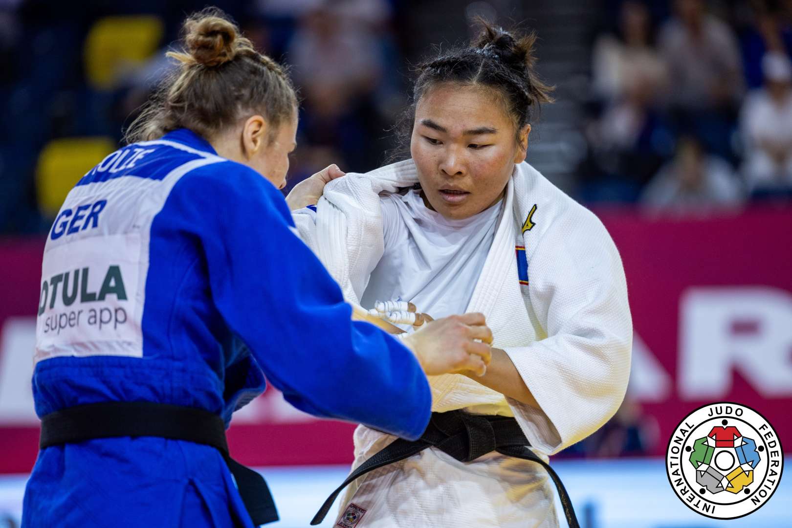 Gankhaich Bold bat Lkhagvatogoo en finale à Douchanbé