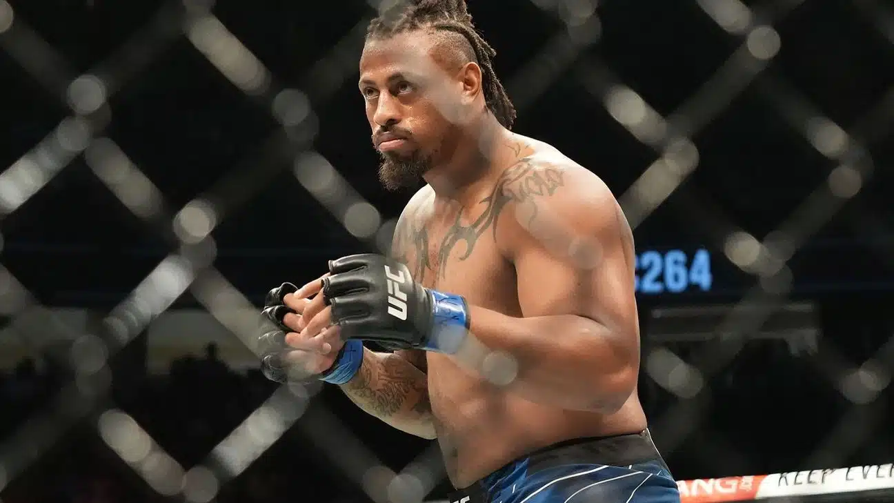 Greg Hardy, ancien poids lourd de l'UFC, manque de poids de 26 livres