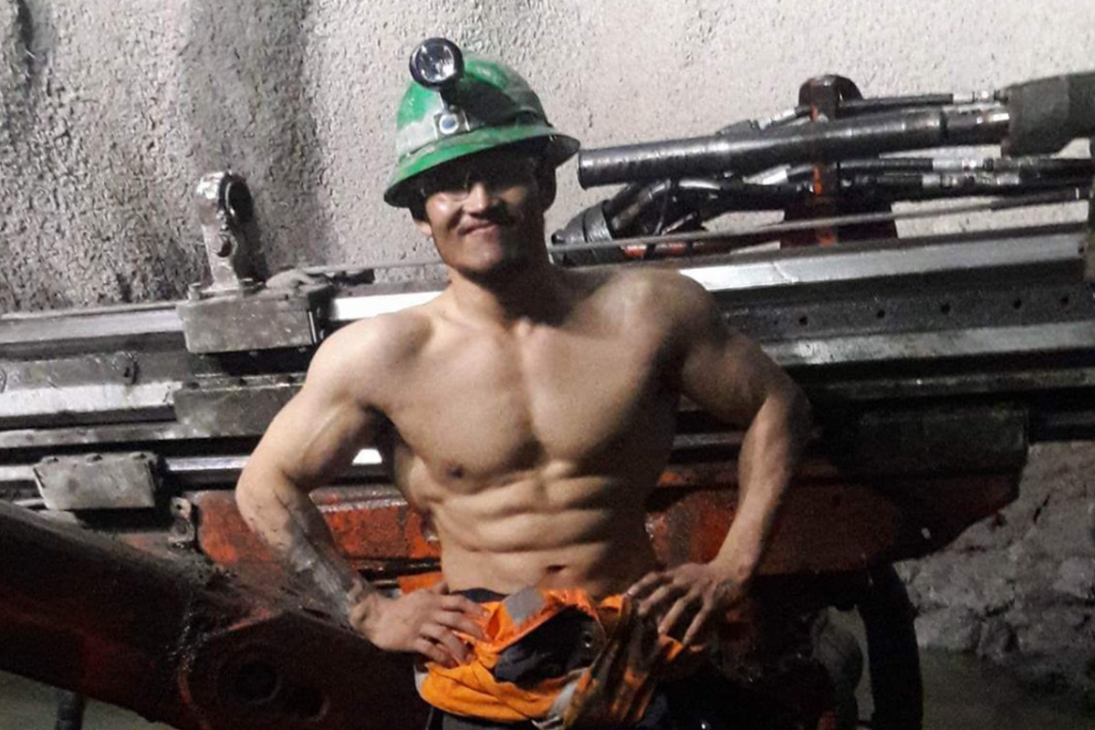 Enkh Orgil Baatarkhuu travaillant dans les mines de Mongolie.