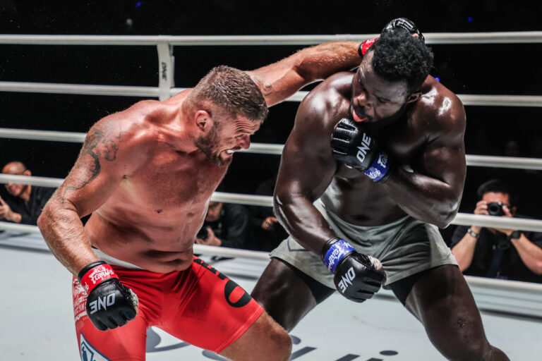 Reug Reug contre. Malykhin II : 4 clés de la victoire dans UN combat pour le titre mondial des poids lourds MMA au Inner Circle le 15 mai