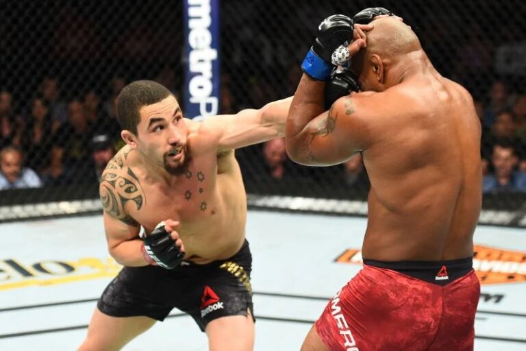 Robert Whittaker aurait fait ses débuts avec 205 livres en juillet