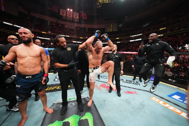 Dana White à propos du match revanche entre Strickland et Chimaev
