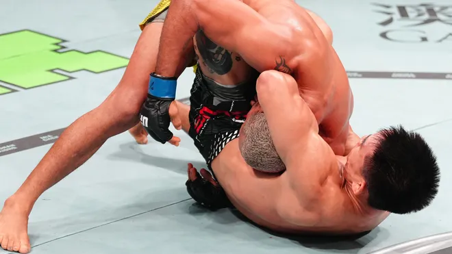 Song Yadong soumet Deiveson Figueiredo au Main Event de l'UFC Macao