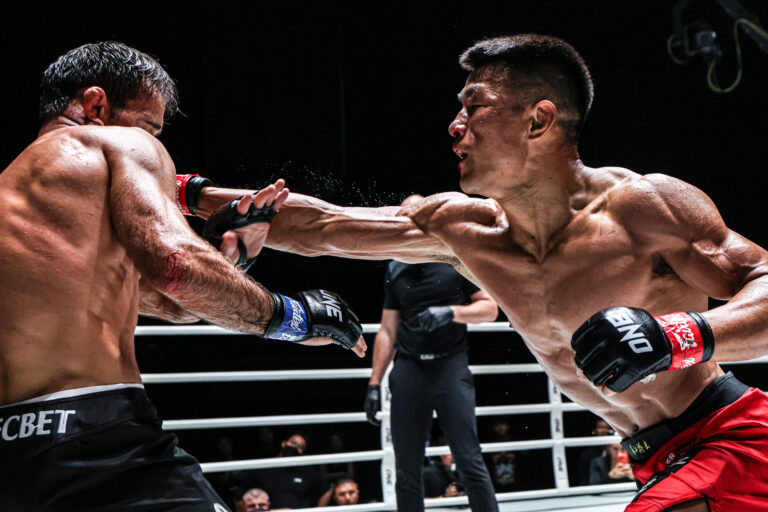 Tang Kai démantèle Shamil Gasanov pour conserver le titre mondial poids plume MMA lors de ONE Fight Night 43