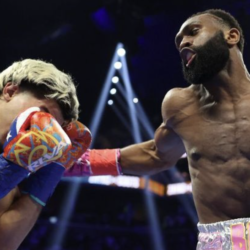 Ennis empêche Zayas de devenir champion en deux divisions
