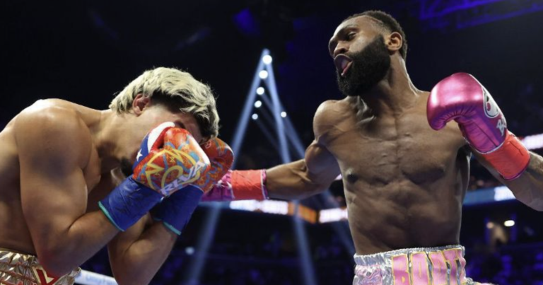 Ennis empêche Zayas de devenir champion en deux divisions