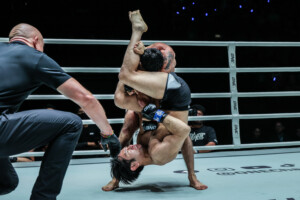 Karen Ghazaryan Hisashi Ezaki ONE Fight Night 44 8