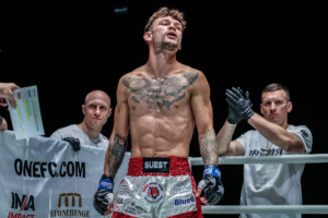 Charlie Invité Sam Fitzgerald ONE Fight Night 44 3