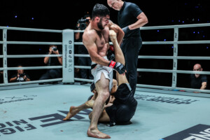 Karen Ghazaryan Hisashi Ezaki ONE Fight Night 44 10