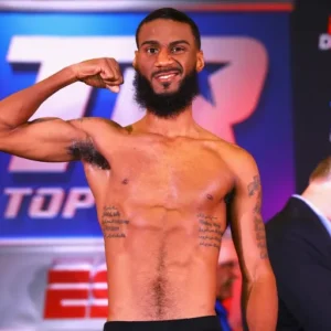 Albert Bell intervient pour affronter Abdullah Mason