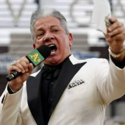 Bruce Buffer annonce la programmation du premier match de Vegas MLB