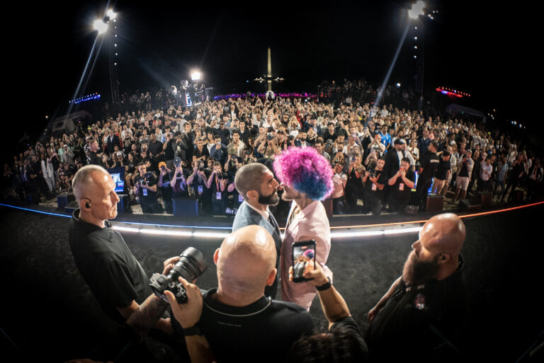 Dana White annonce une généreuse augmentation du bonus de performance à l&rsquo;UFC Freedom 250 Presser