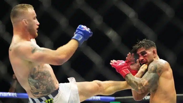 Justin Gaethje remporte le titre des poids légers suite à un bouleversement massif contre Ilia Topuria