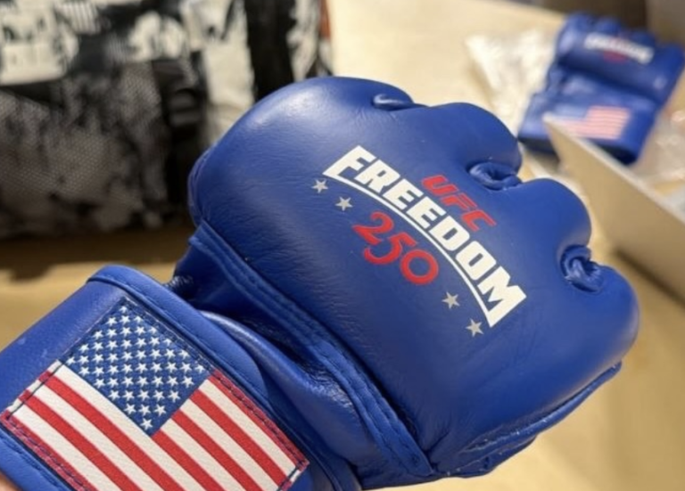 Les nouveaux gants personnalisés et la tenue octogonale de la Maison Blanche de l&rsquo;UFC révélés