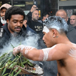 Errol Spence reçoit un accueil chaleureux et traditionnel australien