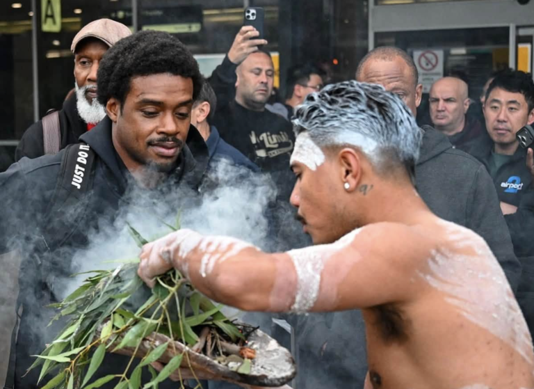 Errol Spence reçoit un accueil chaleureux et traditionnel australien