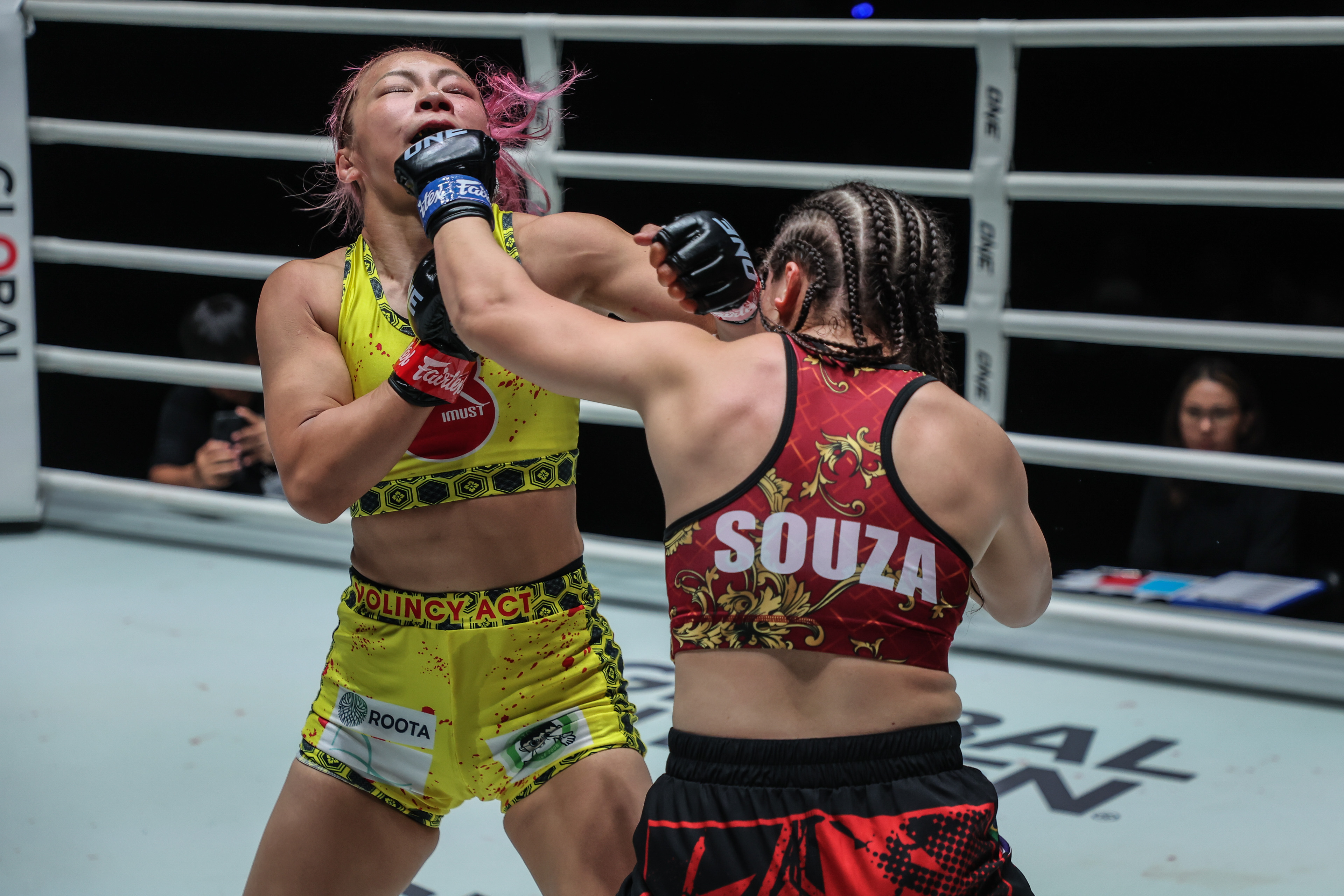 Victoria Souza Ayaka Miura ONE Fight Night 45 11.jpg