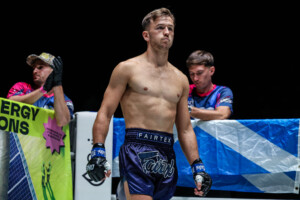 Suablack Tor Pran49 Stephen Irvine ONE Fight Night 45 3