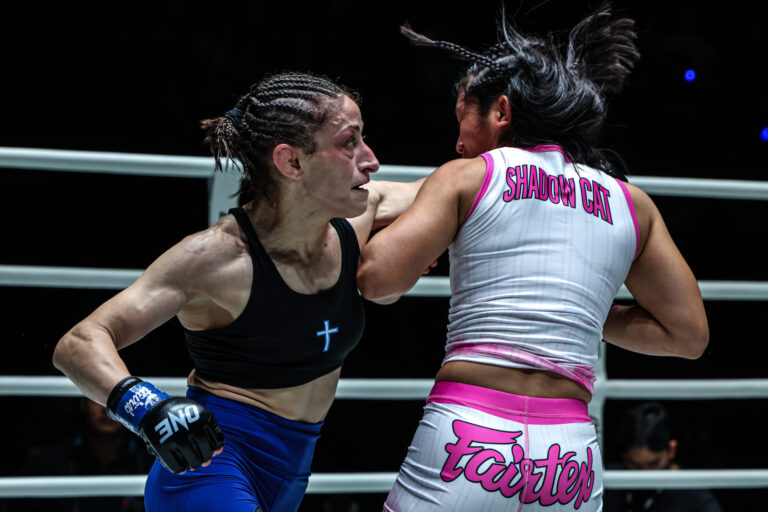 «Je crois que je suis la suivante» – Anastasia Nikolakakos revendique le titre mondial après une victoire décisive contre Jihin Radzuan