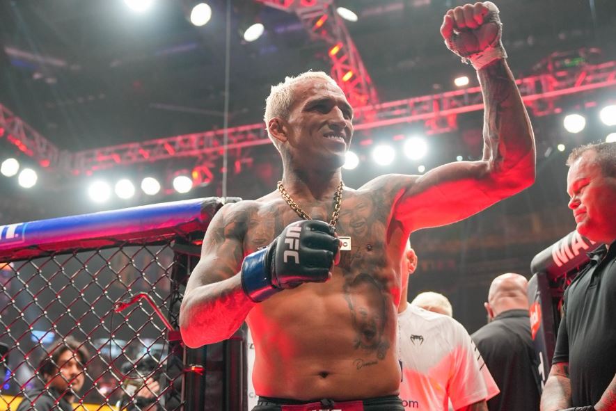 Charles Oliveira pousse l’UFC fort pour une chance au titre