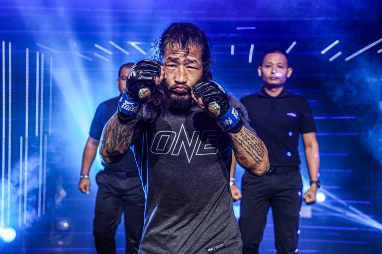 « Il n&rsquo;est pas le boss final » – Enkh-Orgil Baatarkhuu prépare un plan de match « secret » pour Elbek Alyshov au Inner Circle 24