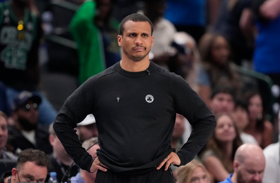 Séance d'entraînement intense en MMA de l'entraîneur-chef des Boston Celtics