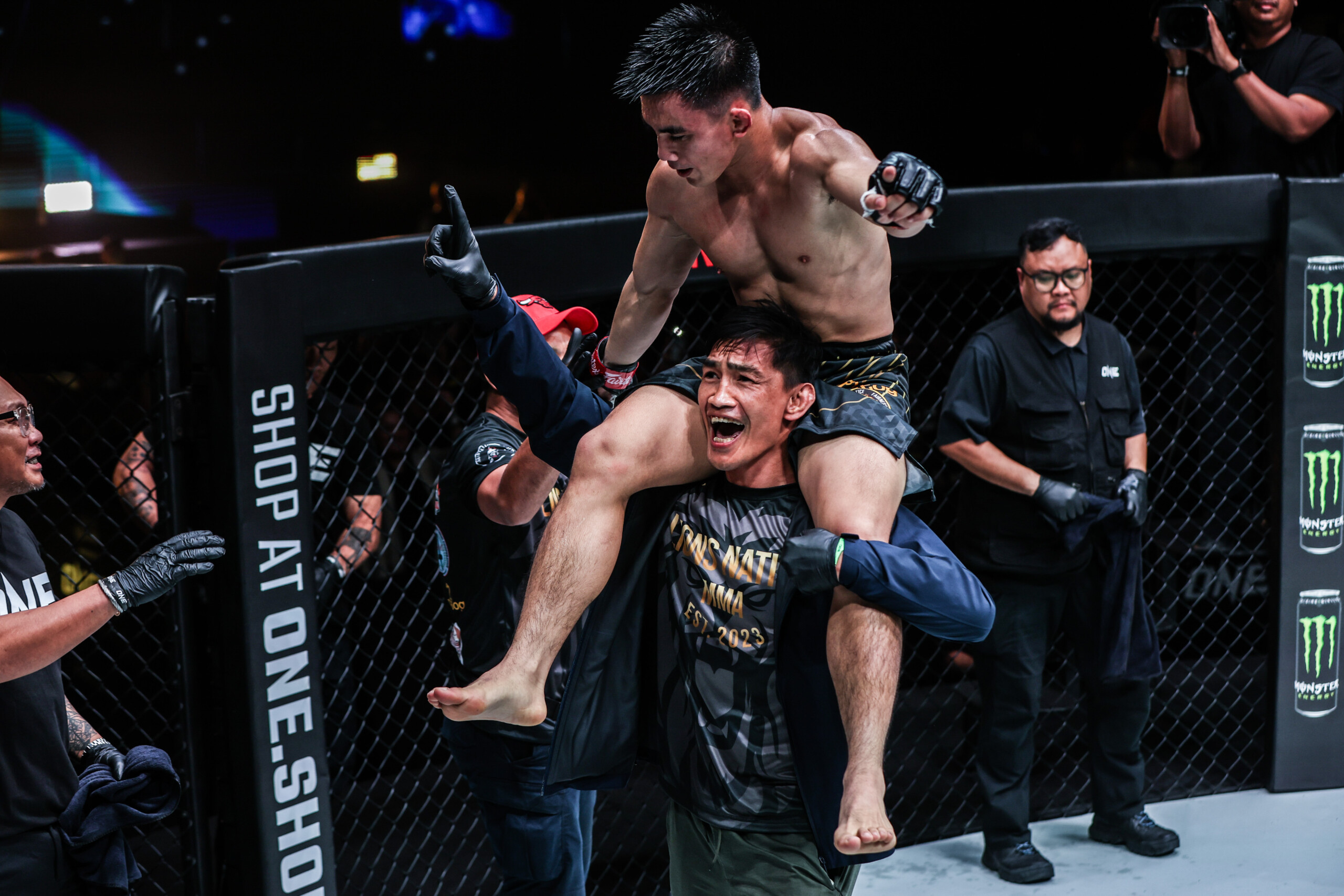 Joshua Pacio defeats Jarred Brooks at ONE 171