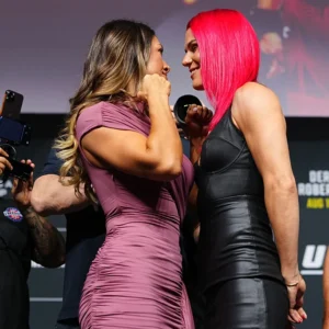 Dern et Robertson s’affrontent avant le combat pour le titre UFC 330