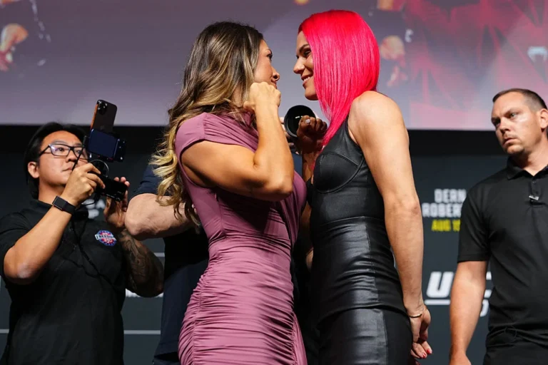 Dern et Robertson s’affrontent avant le combat pour le titre UFC 330