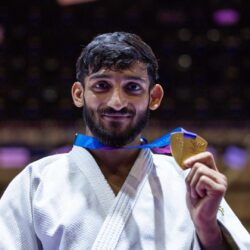 L&rsquo;Inde s&rsquo;annonce avec une ruée vers l&rsquo;or historique le jour de l&rsquo;ouverture à Glasgow