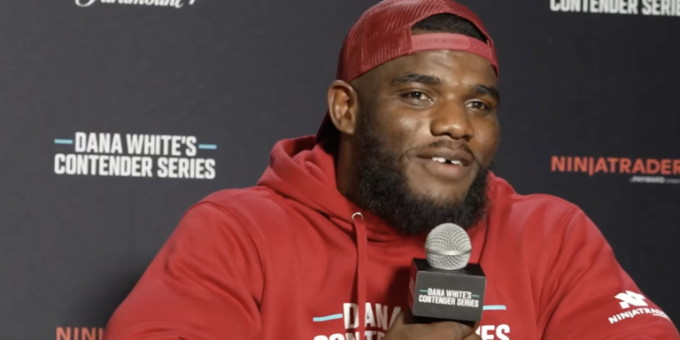L&rsquo;ancien secondeur des Jets de New York Anthony Wint prêt pour ses débuts à l&rsquo;UFC