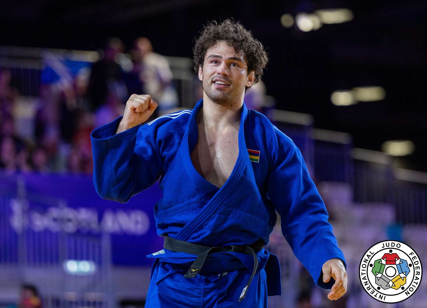 Rémi Feuillet couronne un parcours remarquable avec une médaille d'or historique du Commonwealth