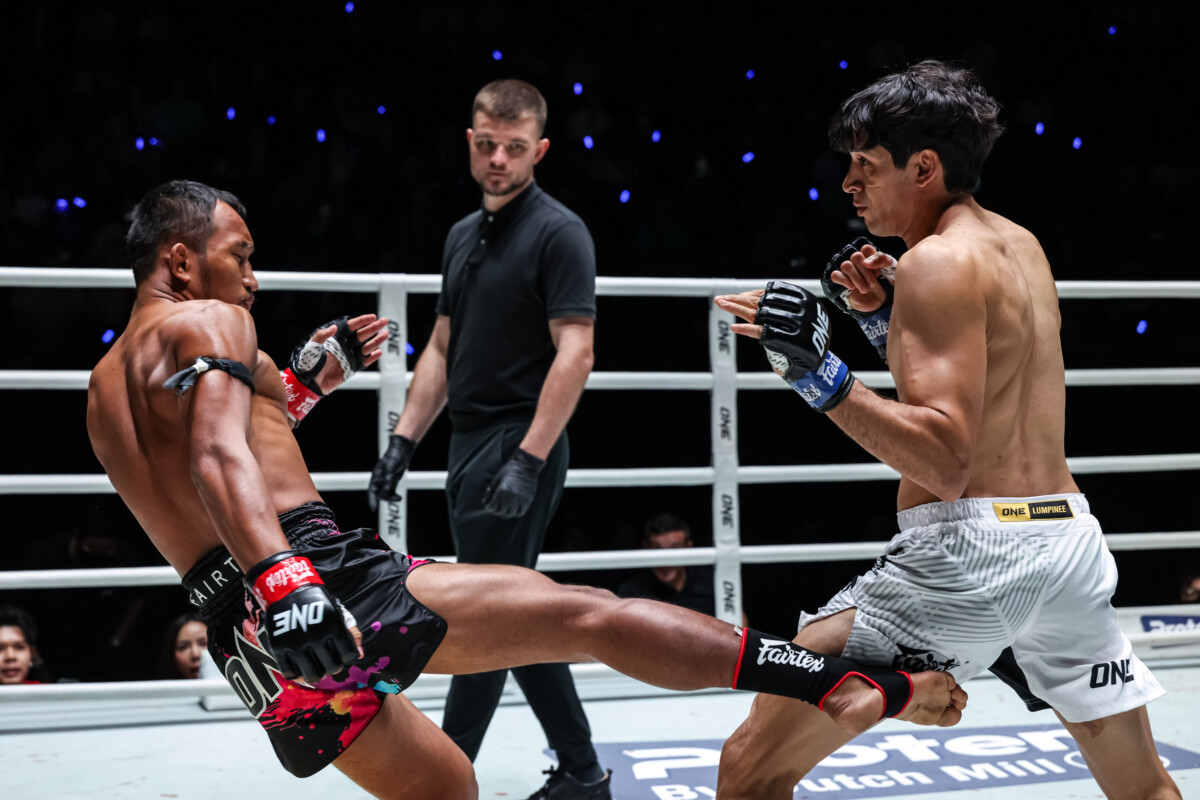 Yokkiri TN Muaythai et Ali Al Kinani en action au ONE Friday Fights 167.