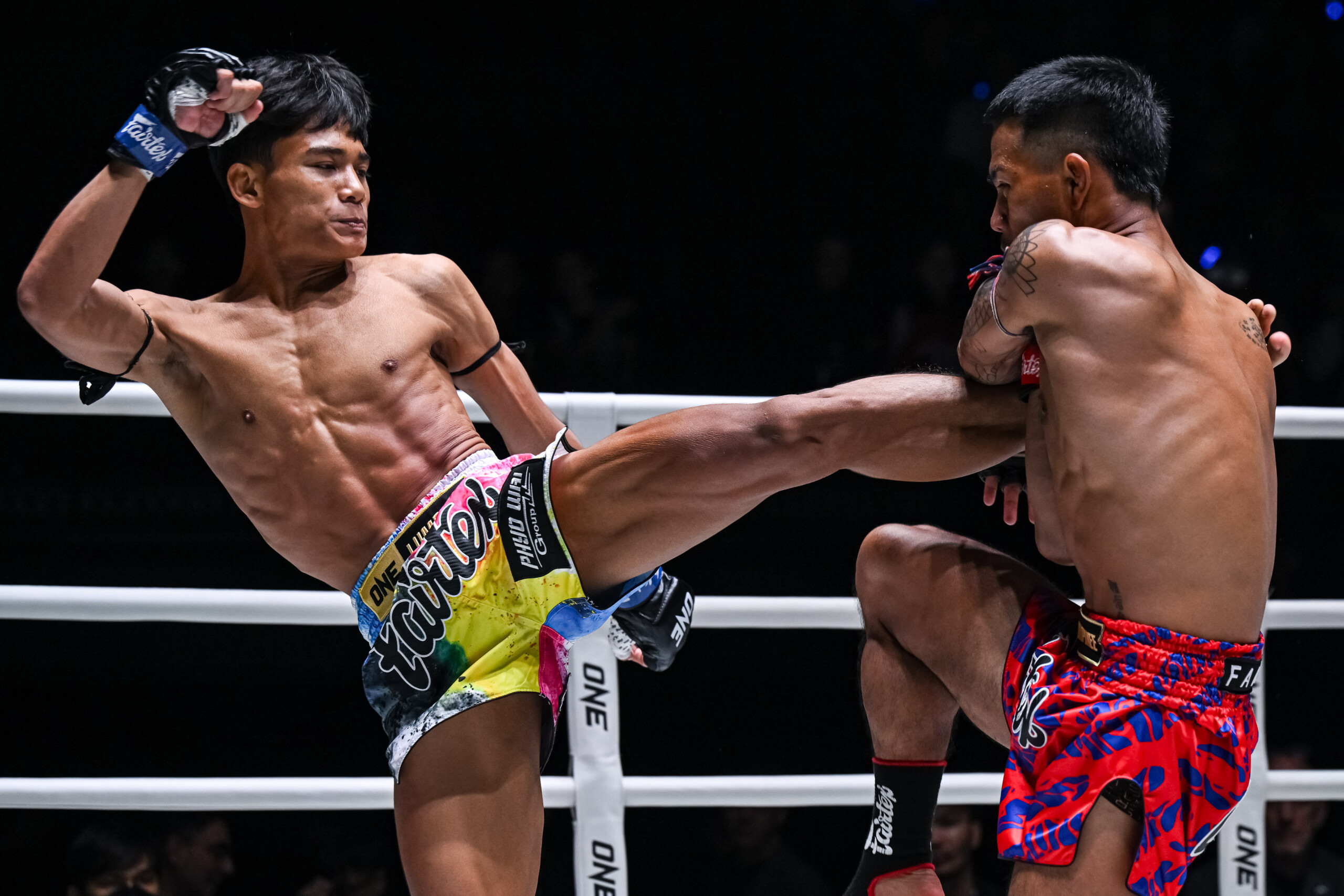 Résultat du co-événement principal du ONE Friday Fights 171 : Mahar Thway maintient un record parfait intact avec une victoire courageuse contre Petsuphan