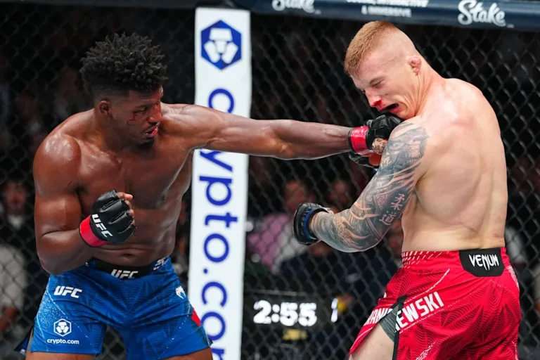 Alonzo Menifield se bat contre un pouce cassé pour assurer la victoire au retour