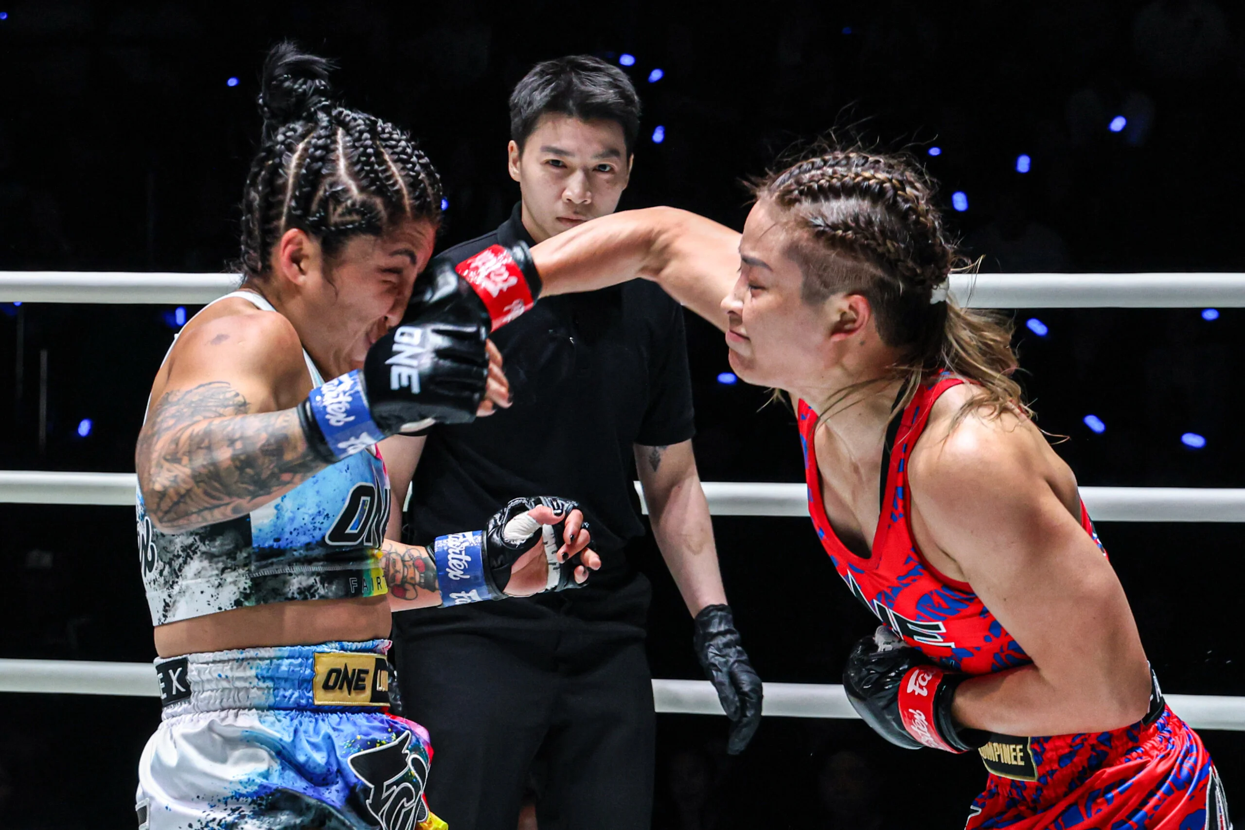 Muay Thai superstar Stamp Fairtex punches Cynthia Flores