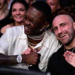 Israel Adesanya s’apprête à s’entraîner avec le champion poids plume de l’UFC Alexander Volkanovski