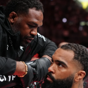 Jon Jones publie une déclaration après que Gable Steveson ait quitté l&rsquo;octogone après une défaite par KO